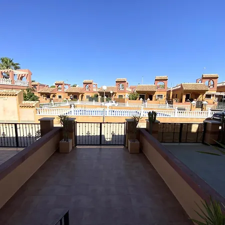 Casa Sarah With Pool View And Garden